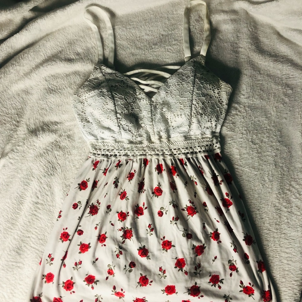 Juniors or Womens size SMALL 3-5 Spaghetti Strap Rose Top w/ Built In Bra